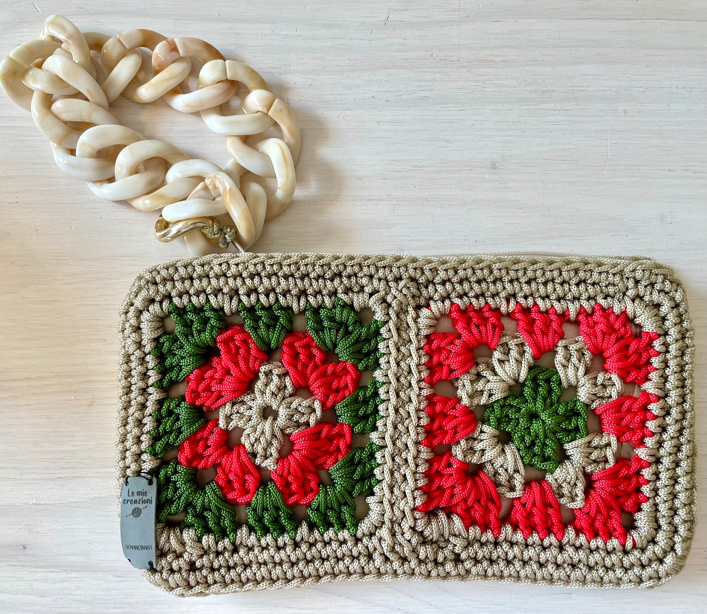 Pochette Crochet Pouch with chain