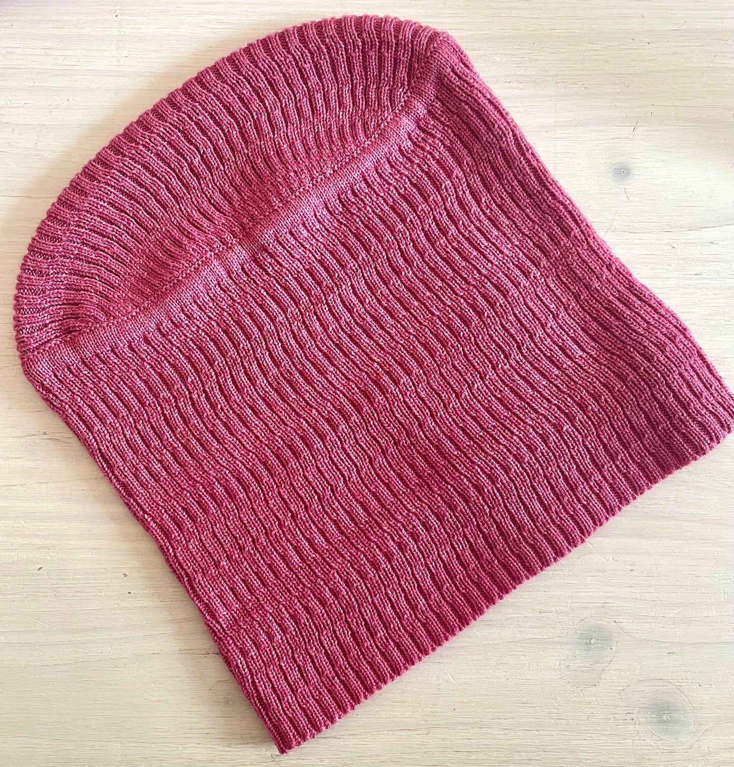 Pink Beanie knitted in vintage irregular mesh.