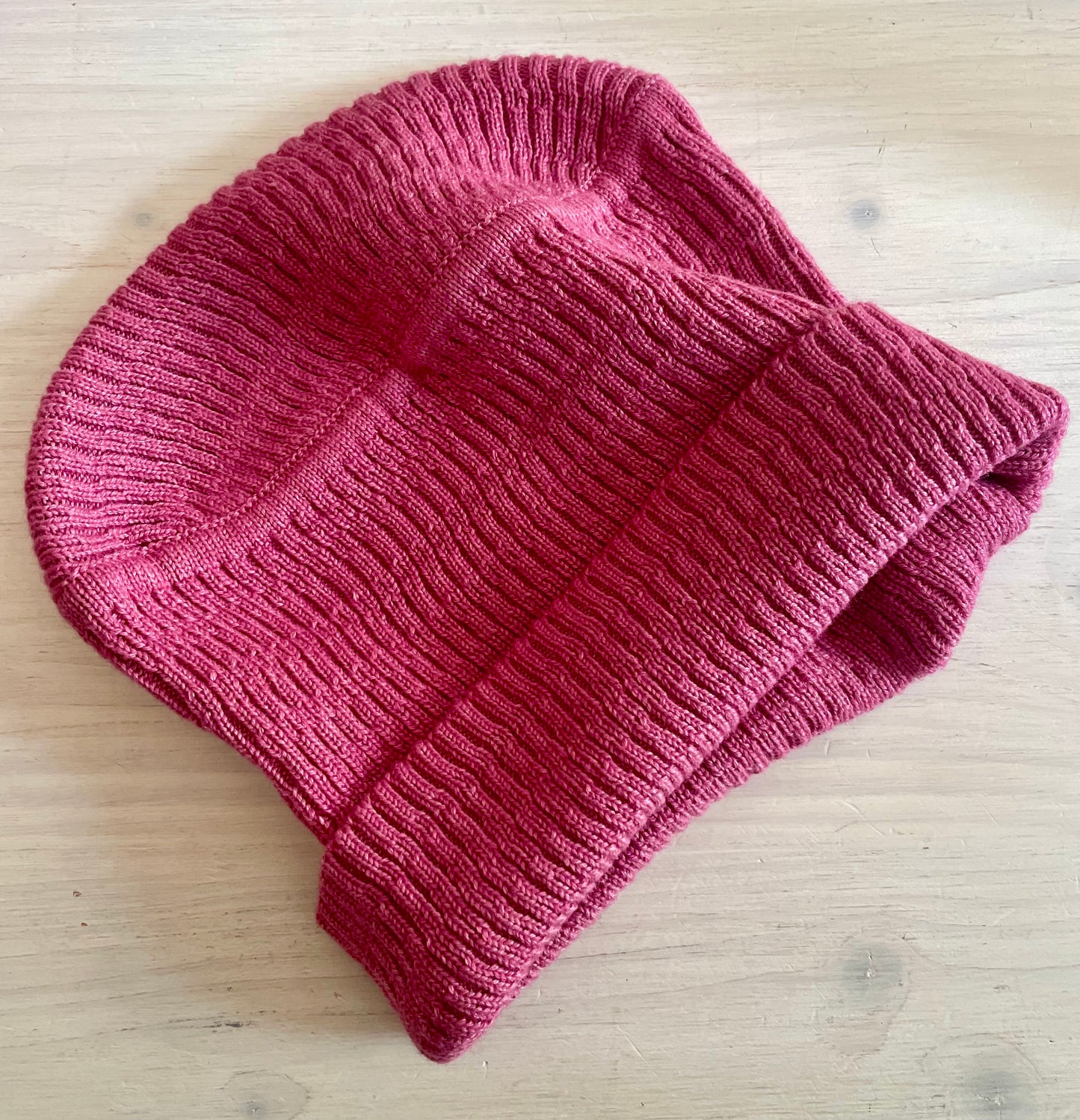 Pink Beanie knitted in vintage irregular mesh.